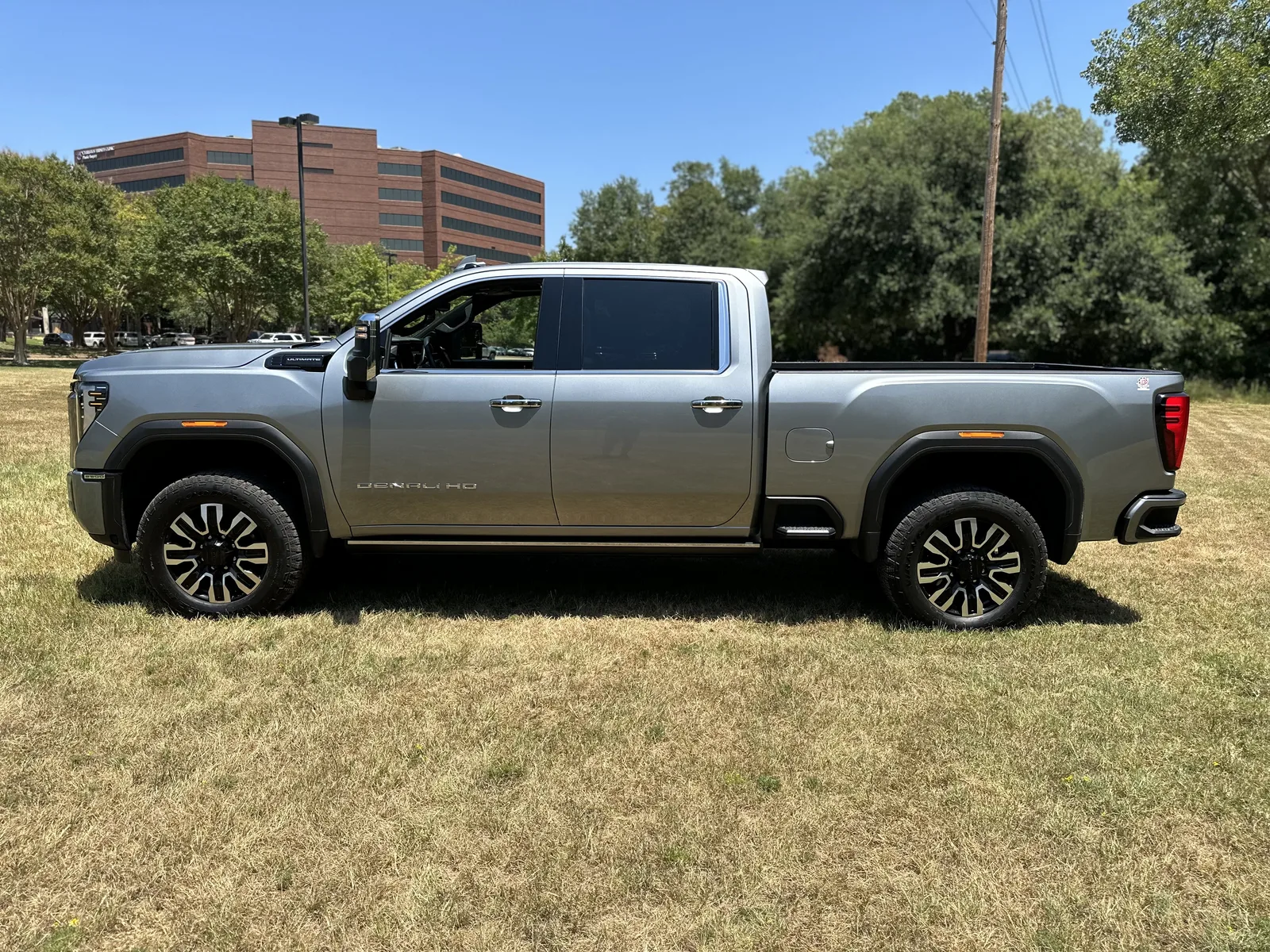 2024 GMC Sierra 2500 HD Denali Ultimate: A Luxurious House on Wheels