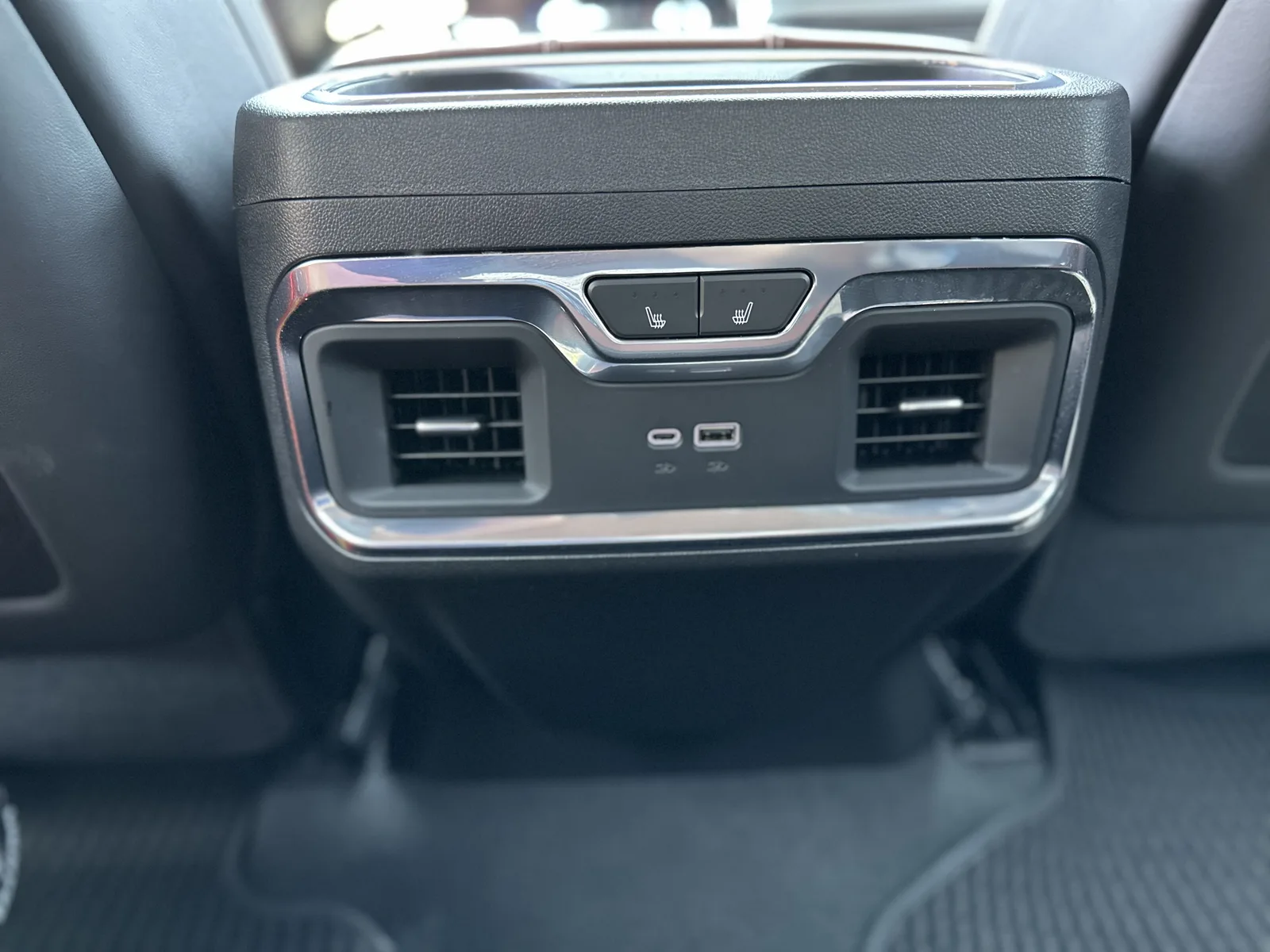 2024 GMC Sierra 2500 HD Denali Ultimate: A Luxurious House on Wheels