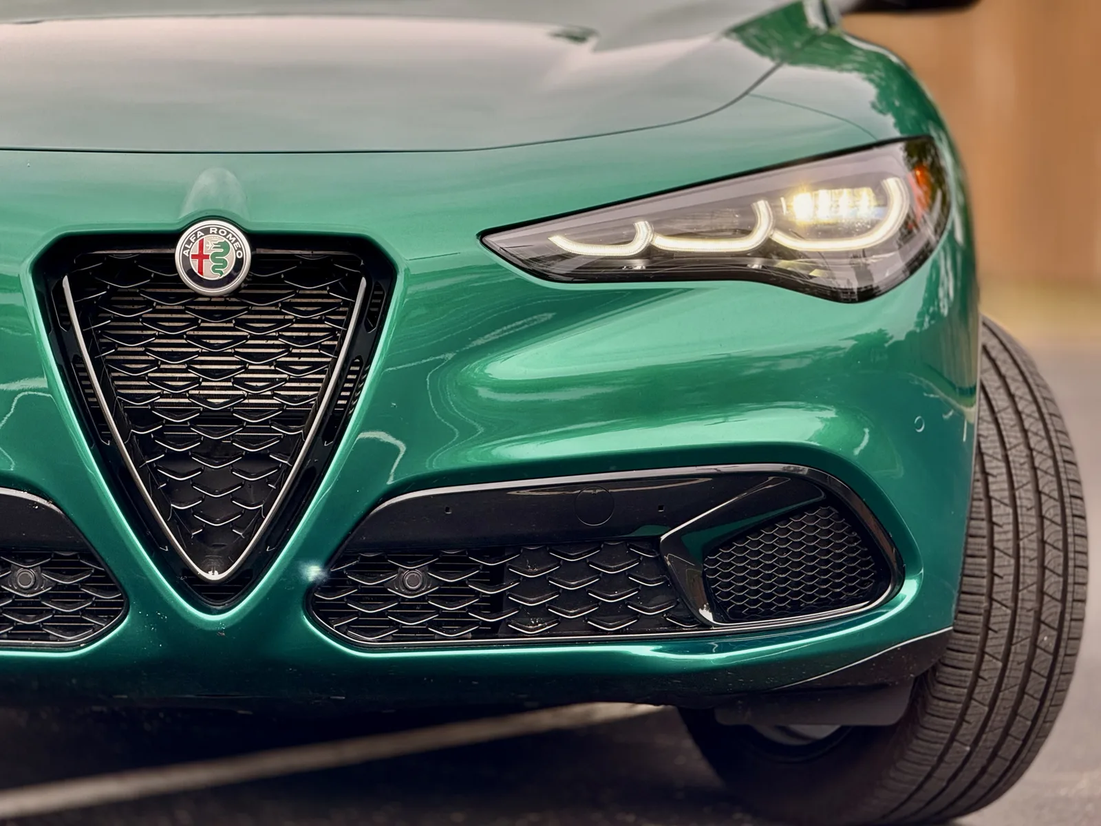 2025 Alfa Romeo Stelvio Veloce AWD Review: The Italian Stallion of Sporty SUVs
