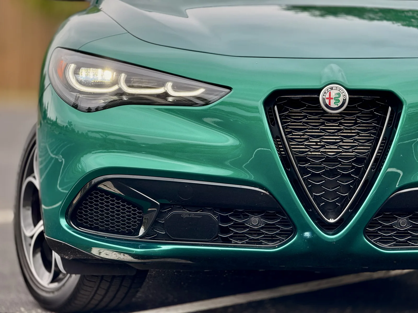 2025 Alfa Romeo Stelvio Veloce AWD Review: The Italian Stallion of Sporty SUVs
