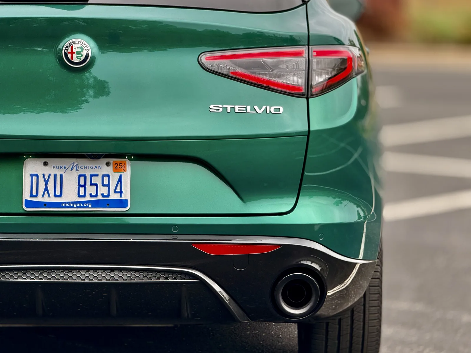 2025 Alfa Romeo Stelvio Veloce AWD Review: The Italian Stallion of Sporty SUVs