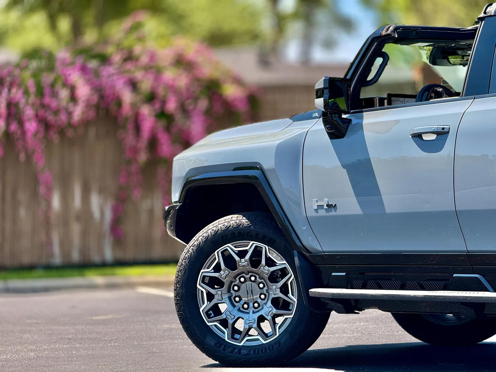 2025 GMC HUMMER EV