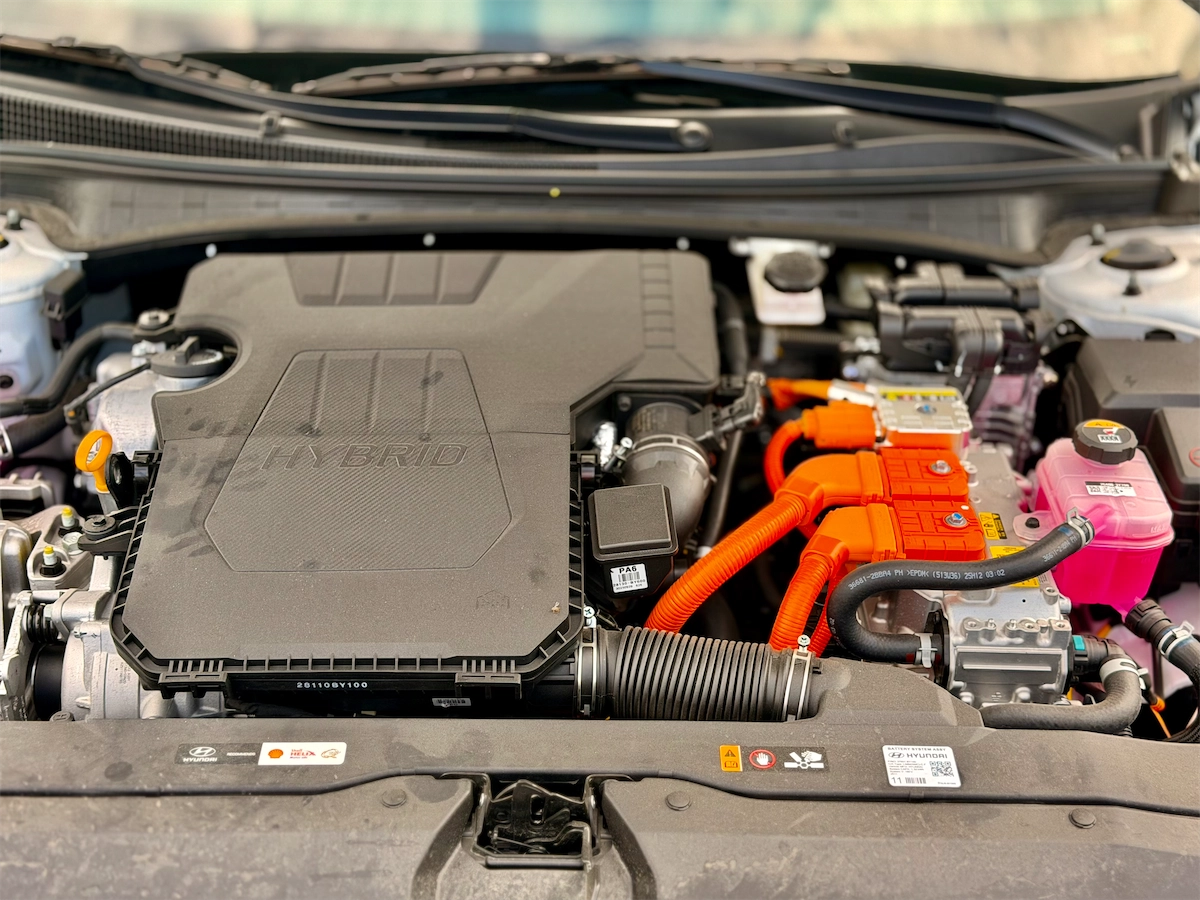 2026 Hyundai Elantra Hybrid 1.6-liter hybrid engine bay
