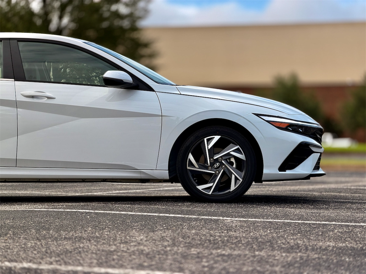 2026 Hyundai Elantra Hybrid Limited side profile in Serenity White