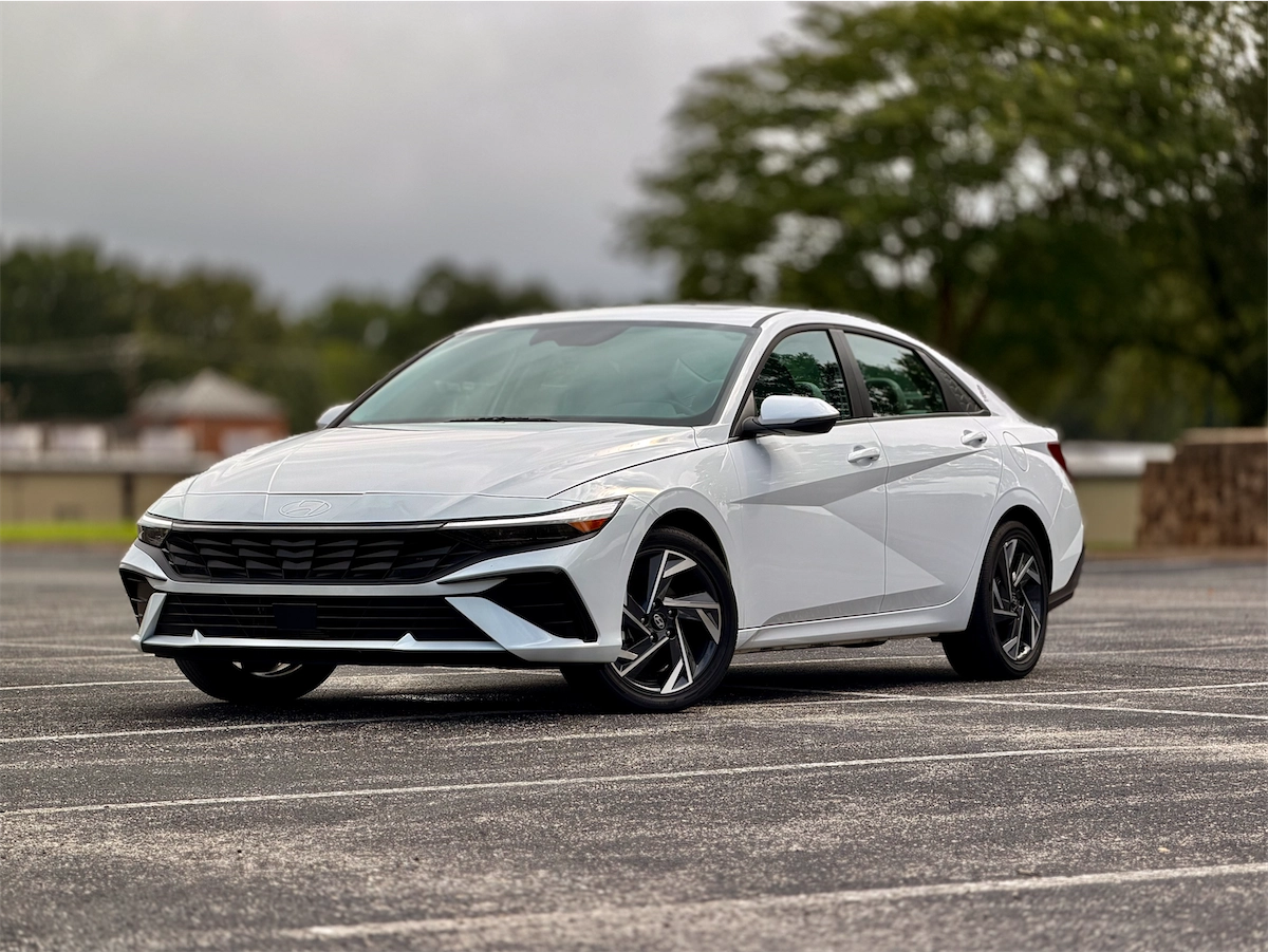 2026 Hyundai Elantra Hybrid Limited front three-quarter view