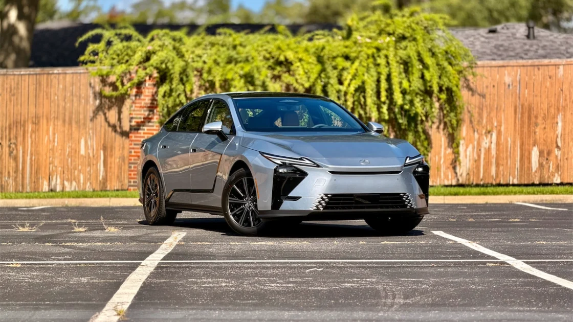 2026 Lexus ES 350h family review, Iridium exterior front three-quarter view