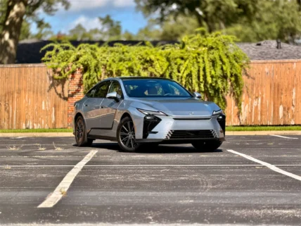 2026 Lexus ES 350h family review, Iridium exterior front three-quarter view