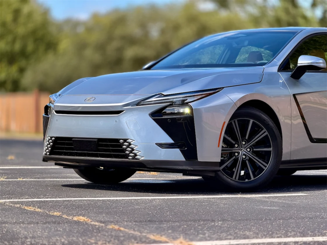 2026 Lexus ES 350h front exterior styling