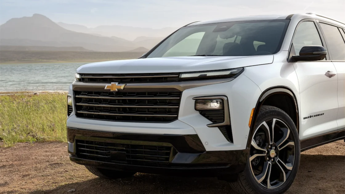 2027 Chevy Traverse High Country in Polar White Tricoat