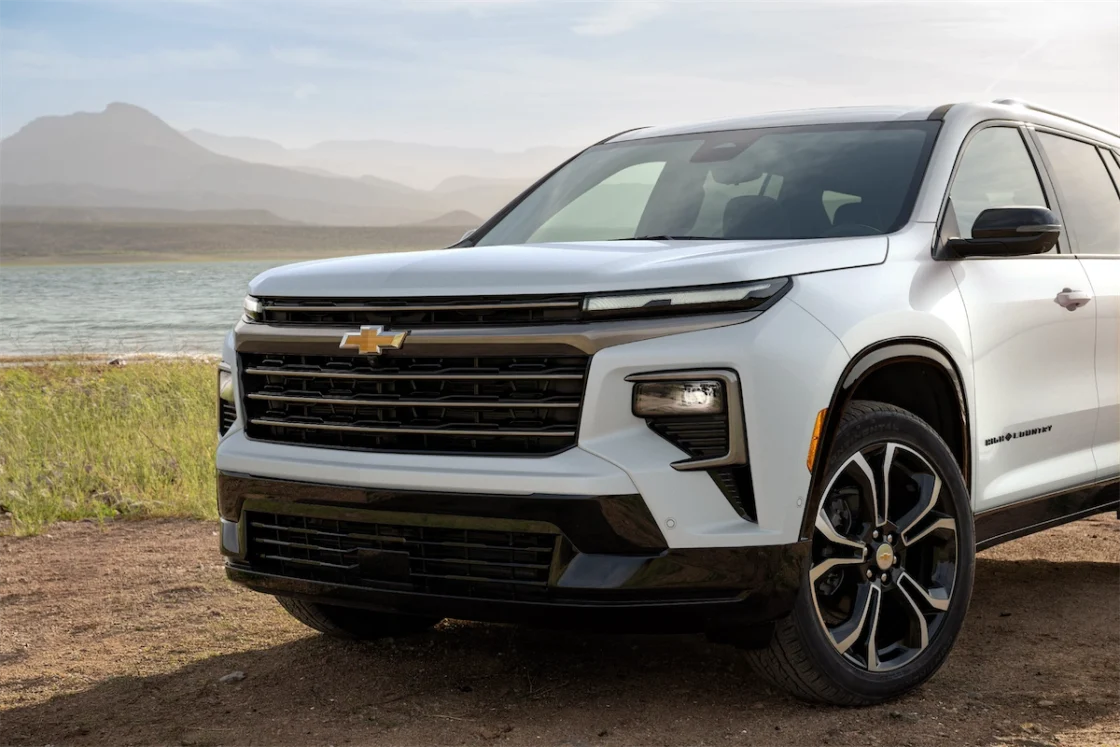 2027 Chevy Traverse High Country in Polar White Tricoat