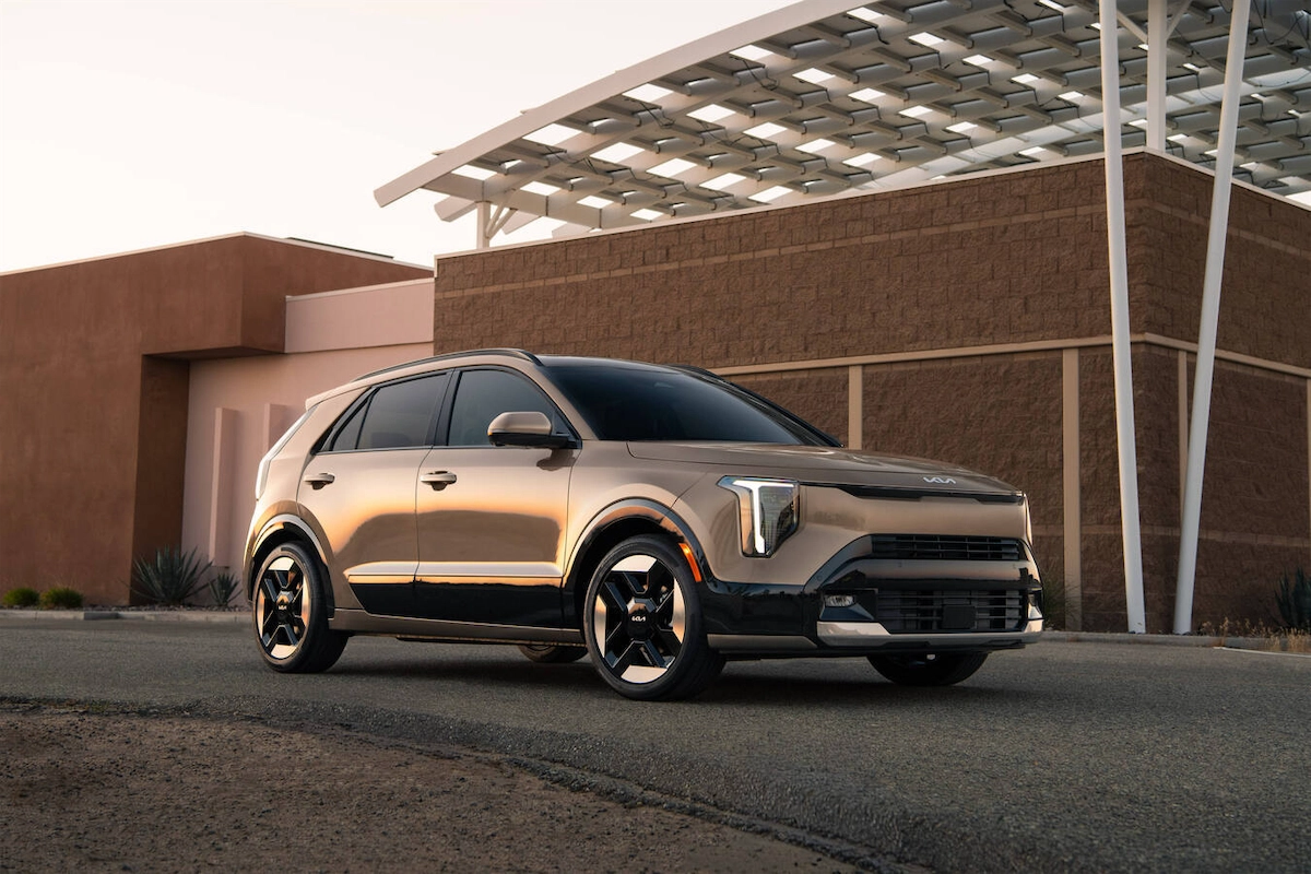 2027 Kia Niro front three-quarter view
