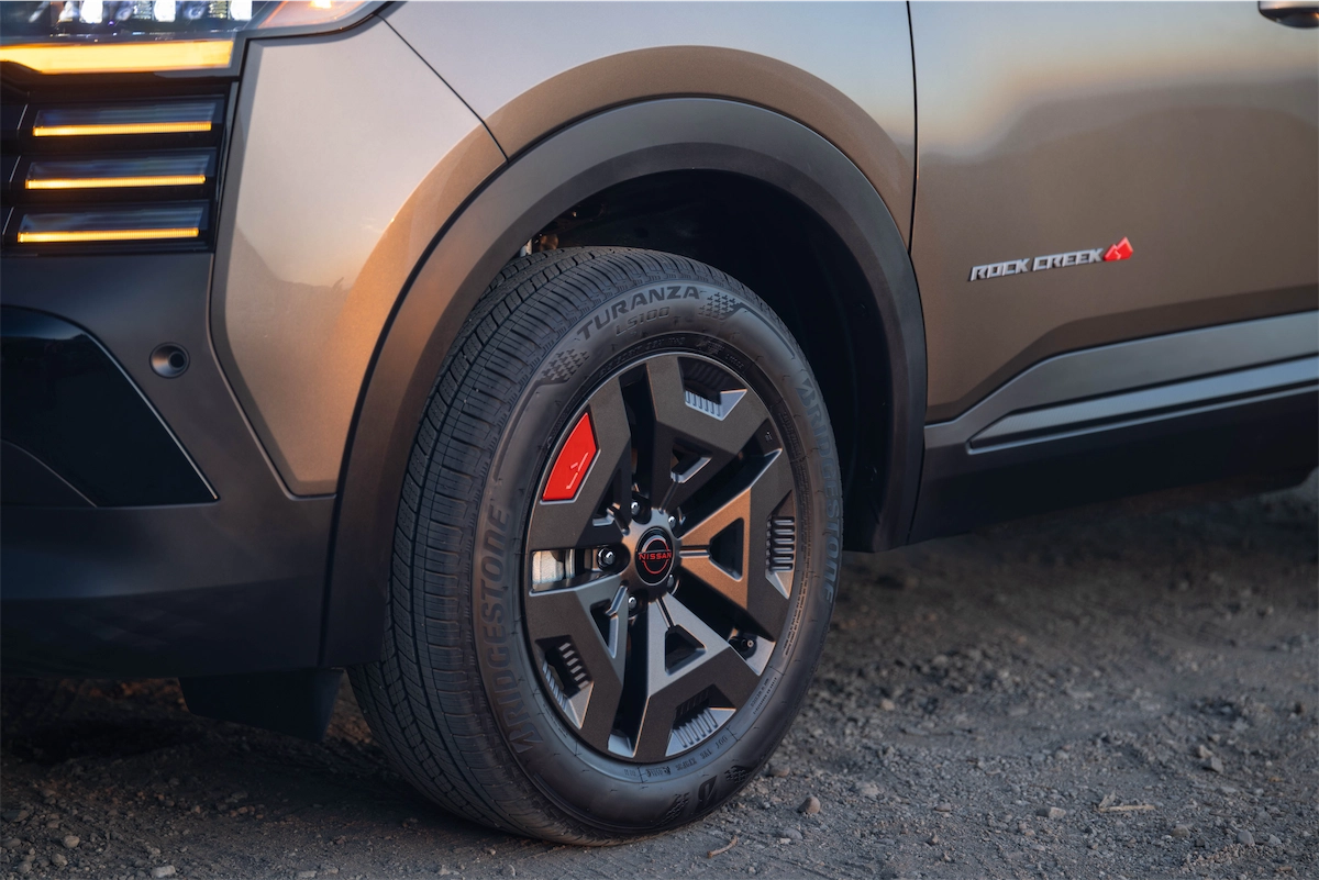 Nissan Kicks Rock Creek 17-inch wheel and all-season tire