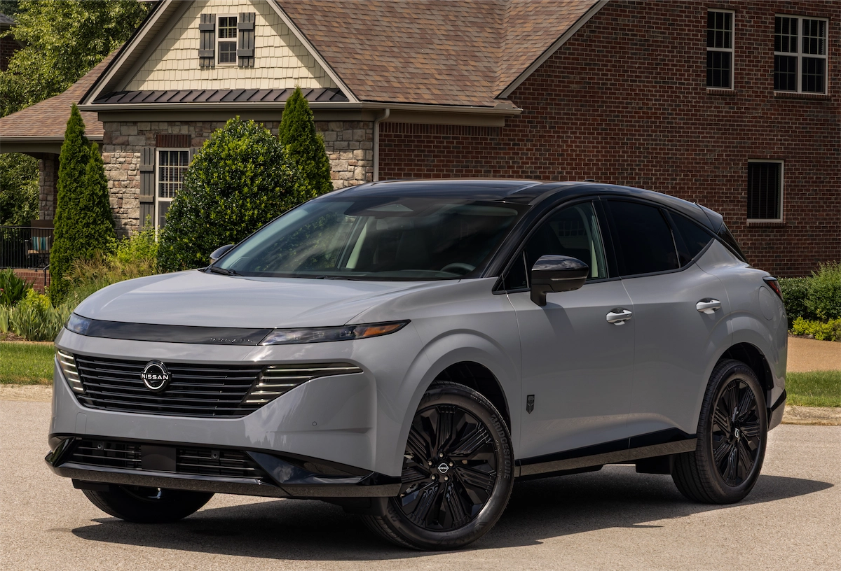 The 2027 Nissan Murano Adds a Blacked-Out Dark Armor Grade, and It Lands Right in the Family Sweet Spot