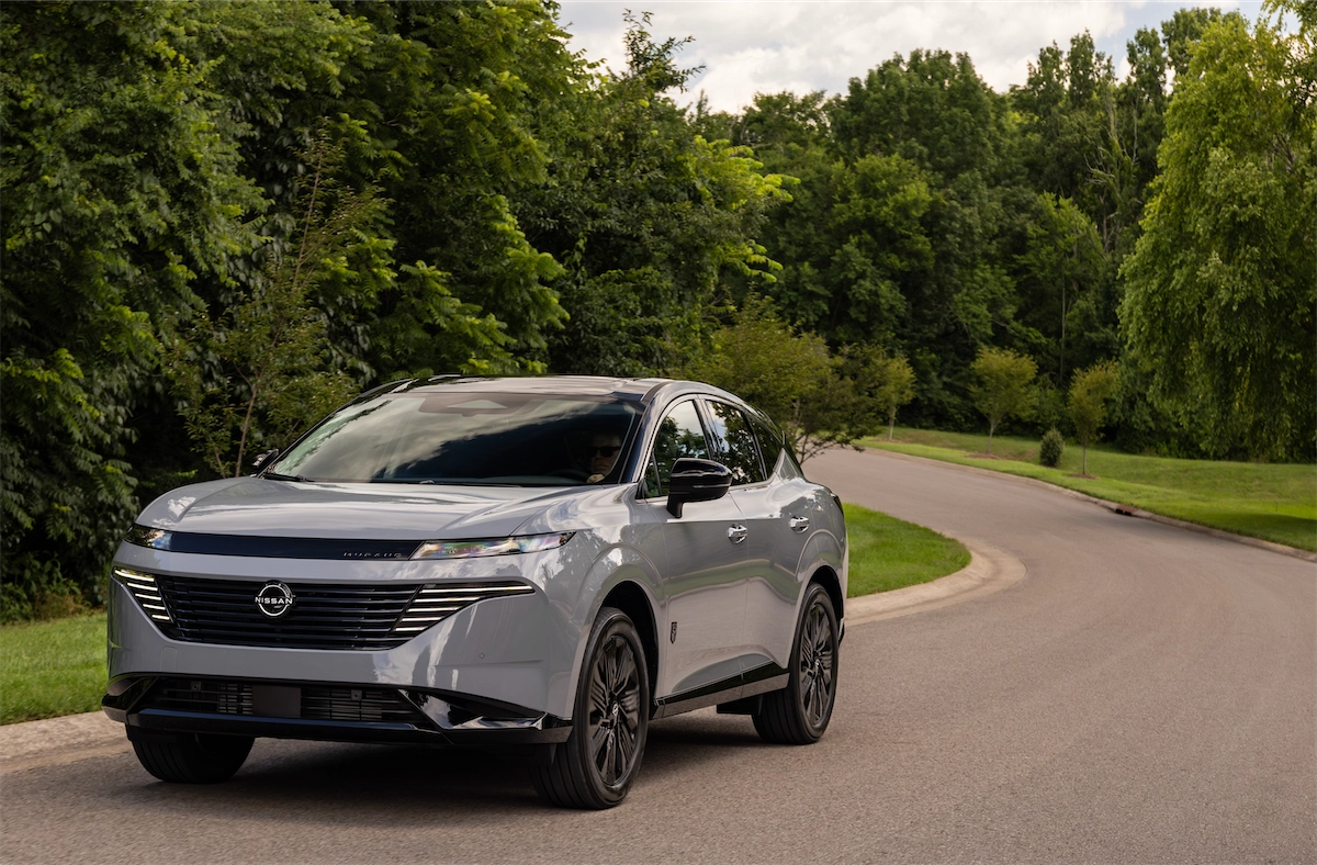 2027 Nissan Murano Dark Armor front view parked on a driveway