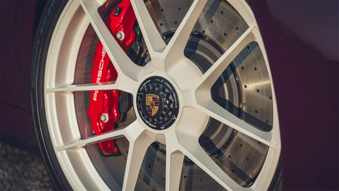 911 Carrera S brakes and center lock wheel
