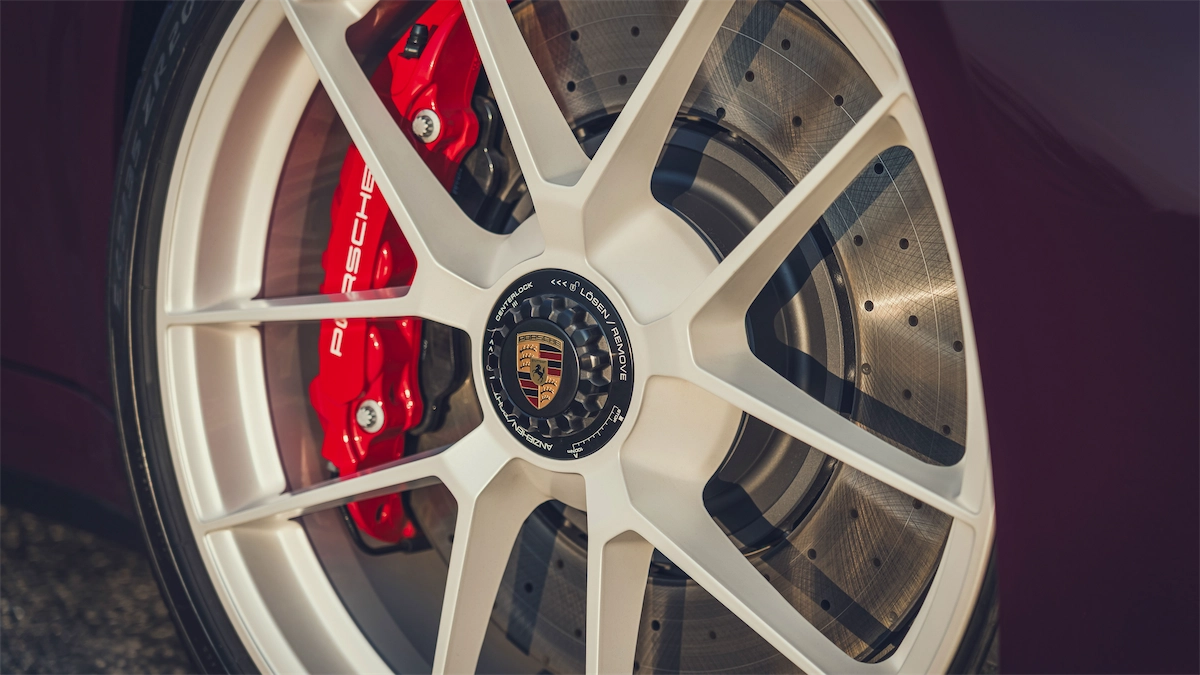 911 Carrera S brakes and center lock wheel