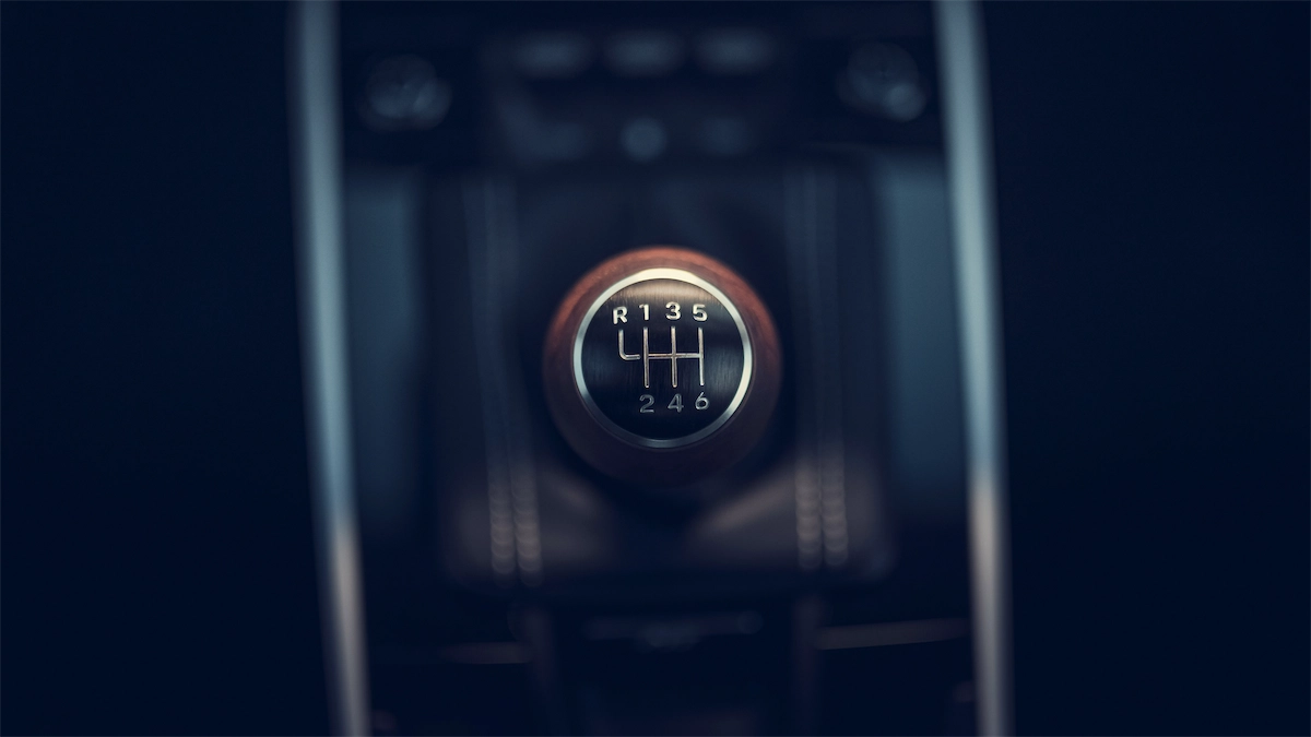 Walnut six-speed manual shift knob in the 911 Carrera S
