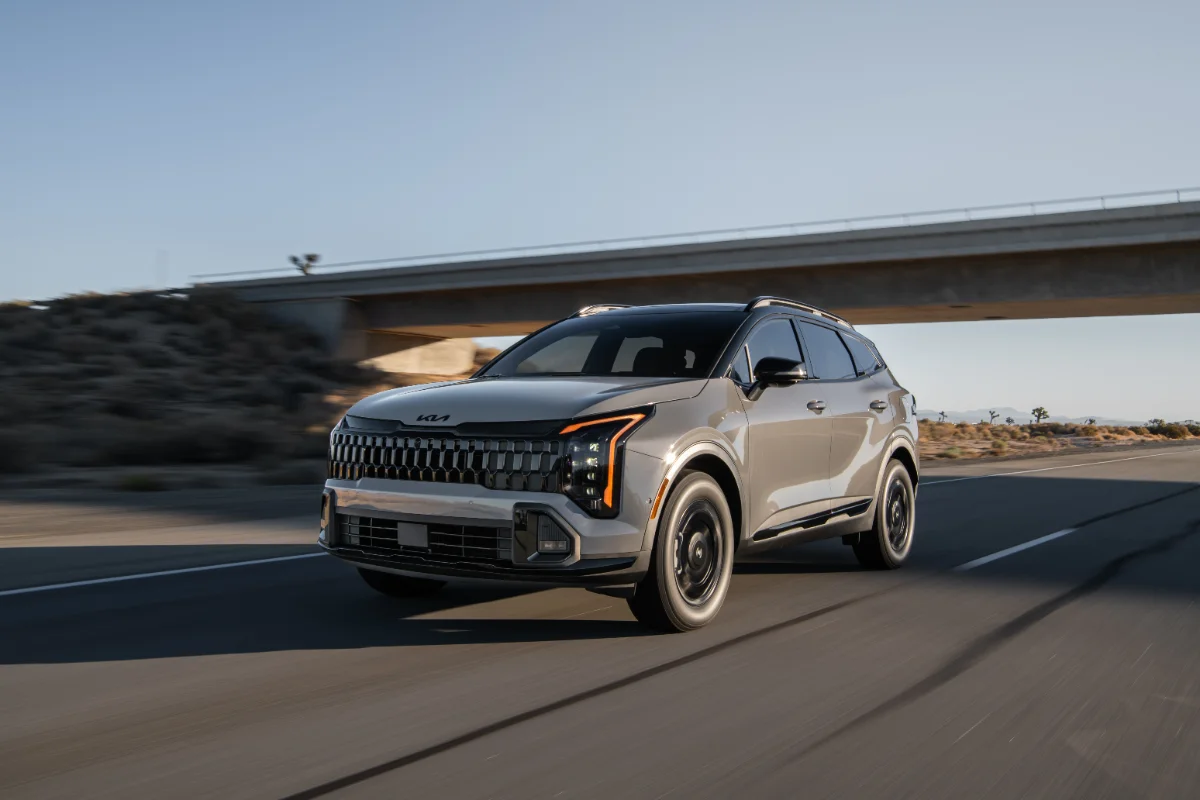 Sportage X-Line front end on the highway