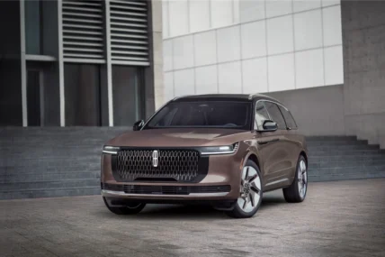 2027 Lincoln Nautilus front three-quarter exterior