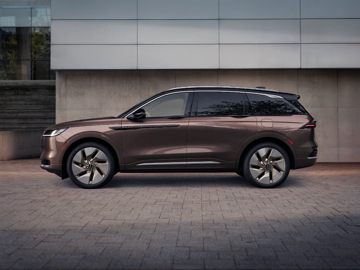 2027 Lincoln Nautilus side profile exterior