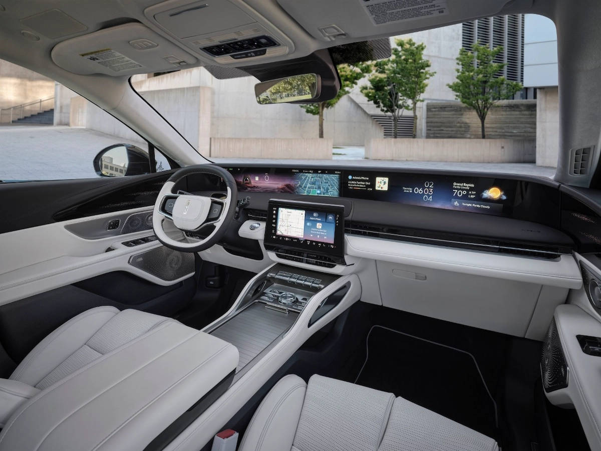2027 Lincoln Nautilus 48-inch panoramic display and dashboard