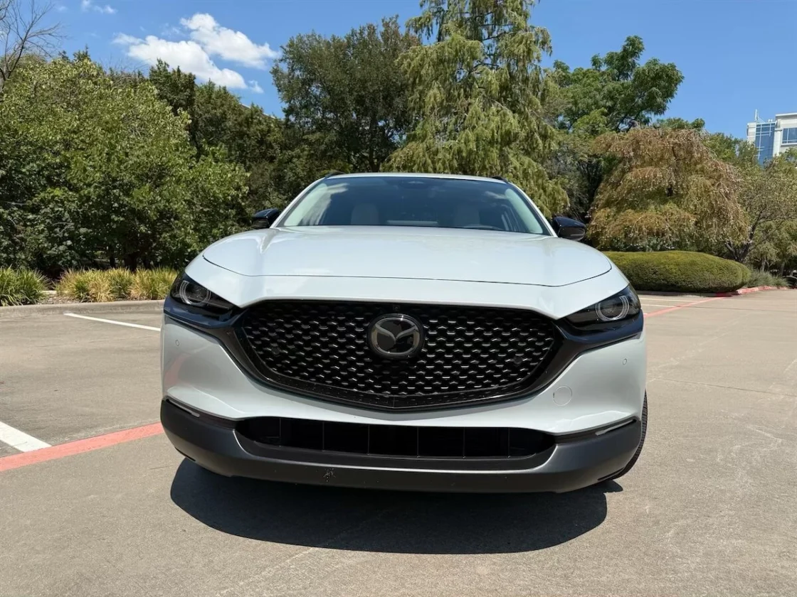 CX-30 front grille with adaptive LED headlights
