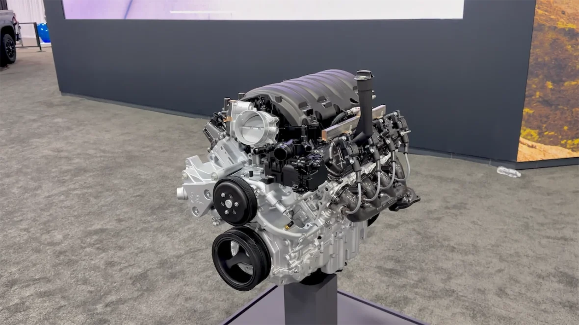 The 6.6-liter V8, the most powerful of the 2027 Silverado engines