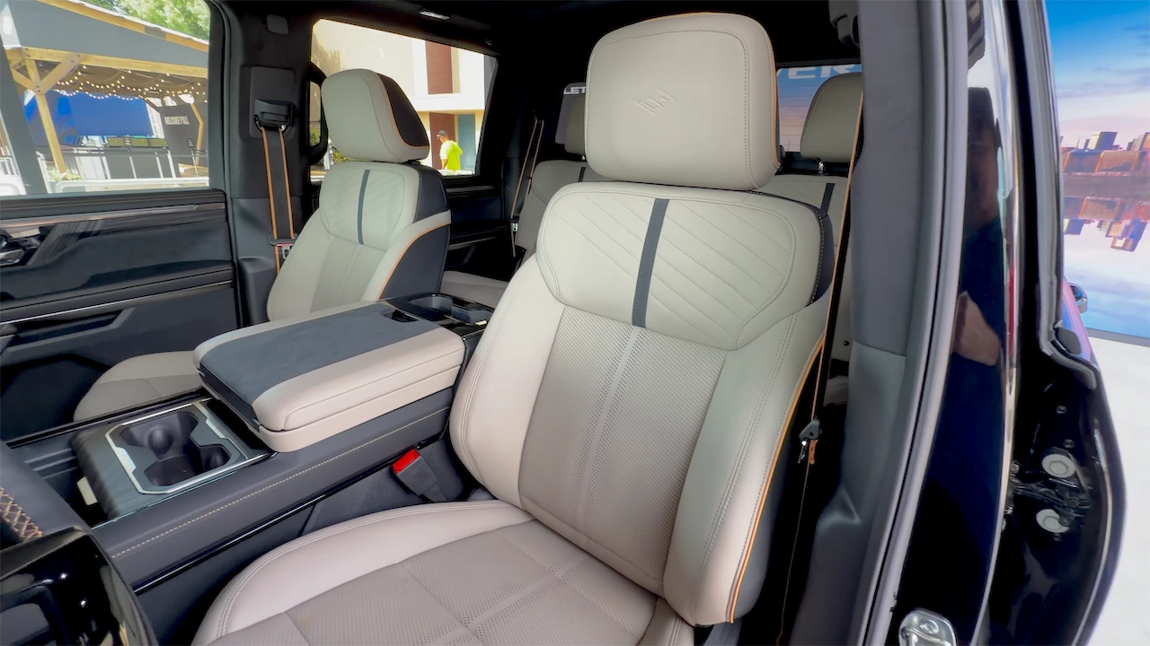 Two-tone EvoTex front seats with massage in the High Country cabin