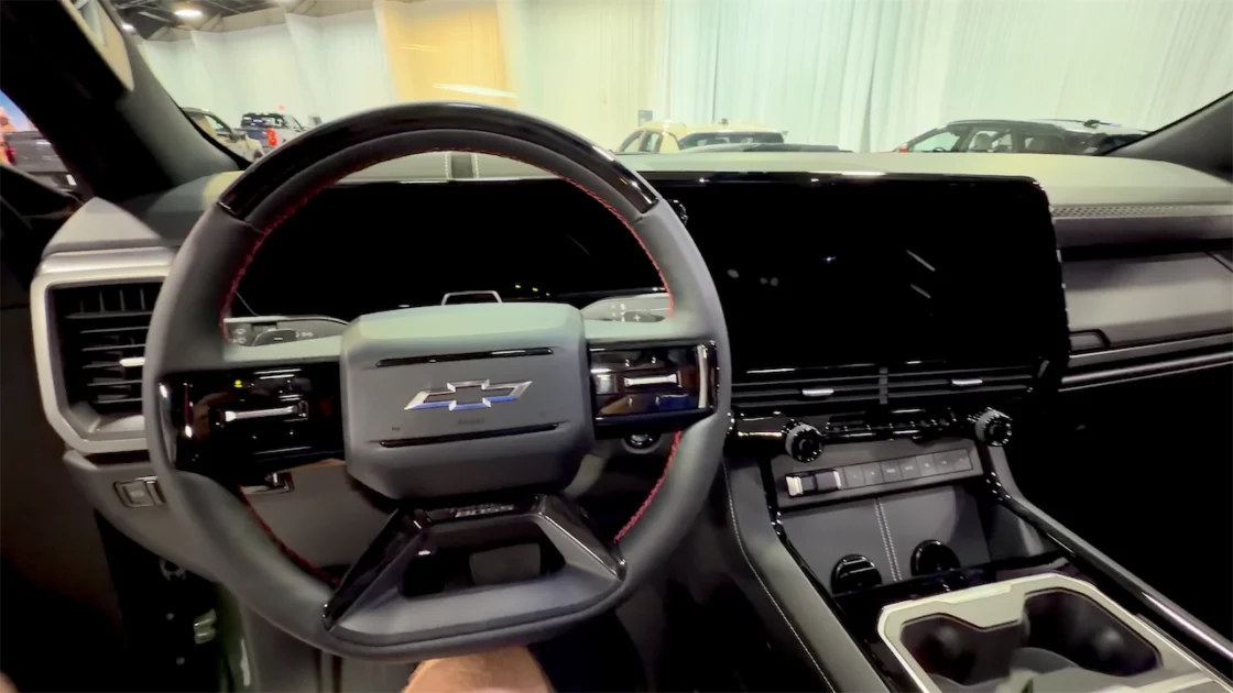Dashboard and screens inside the new Chevy Silverado