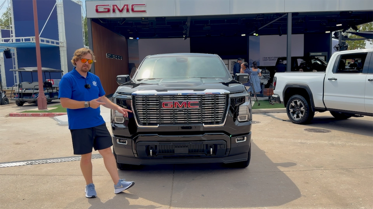 Front view of the Sierra Denali chrome grille and lighting