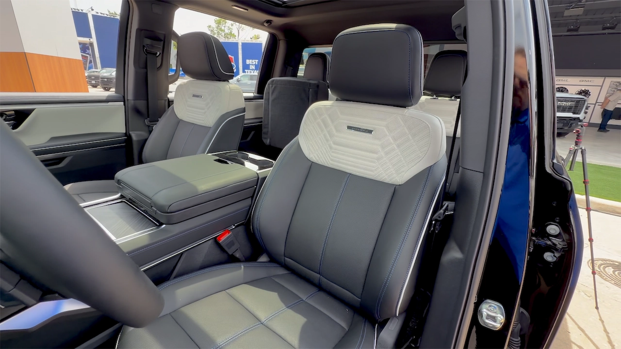 GM Ditches Leather From Every 2027 Silverado and Sierra 1500, Even Denali Ultimate and ZR2