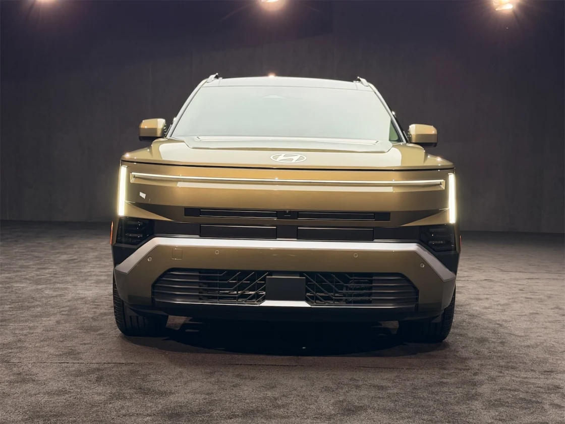 Front view of the 2027 Hyundai Tucson showing its H-Edge light bar and clamshell hood
