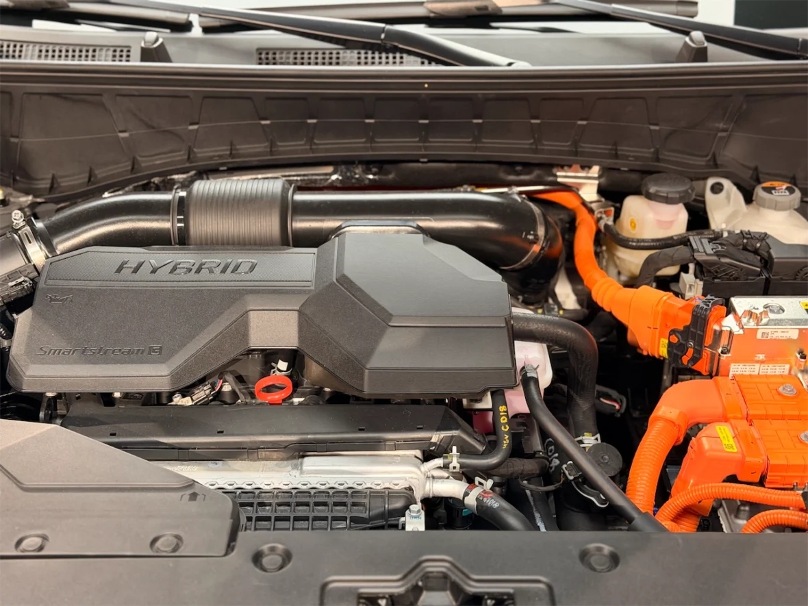 2027 Hyundai Tucson Hybrid 1.6-liter turbocharged engine bay