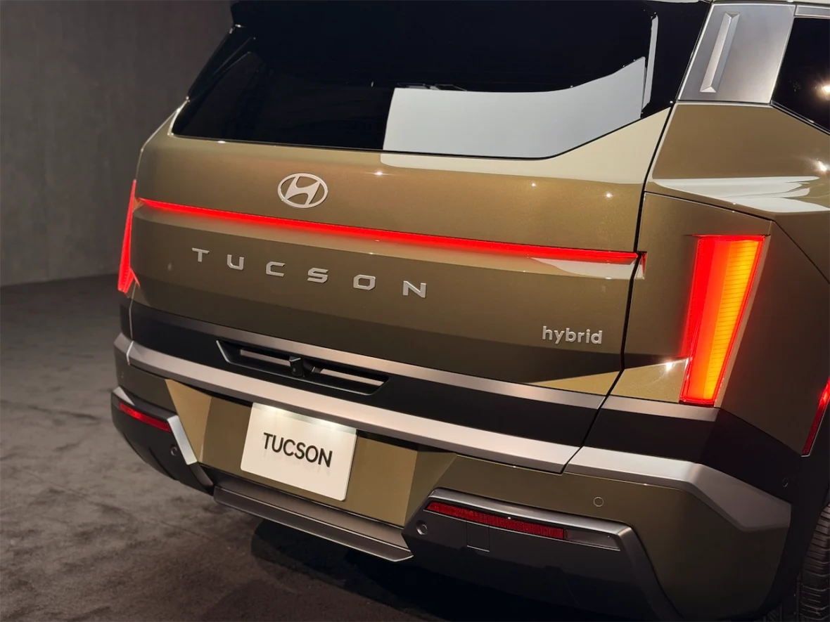 Rear view of a Hyundai Tucson hybrid with distinctive taillights and branding.