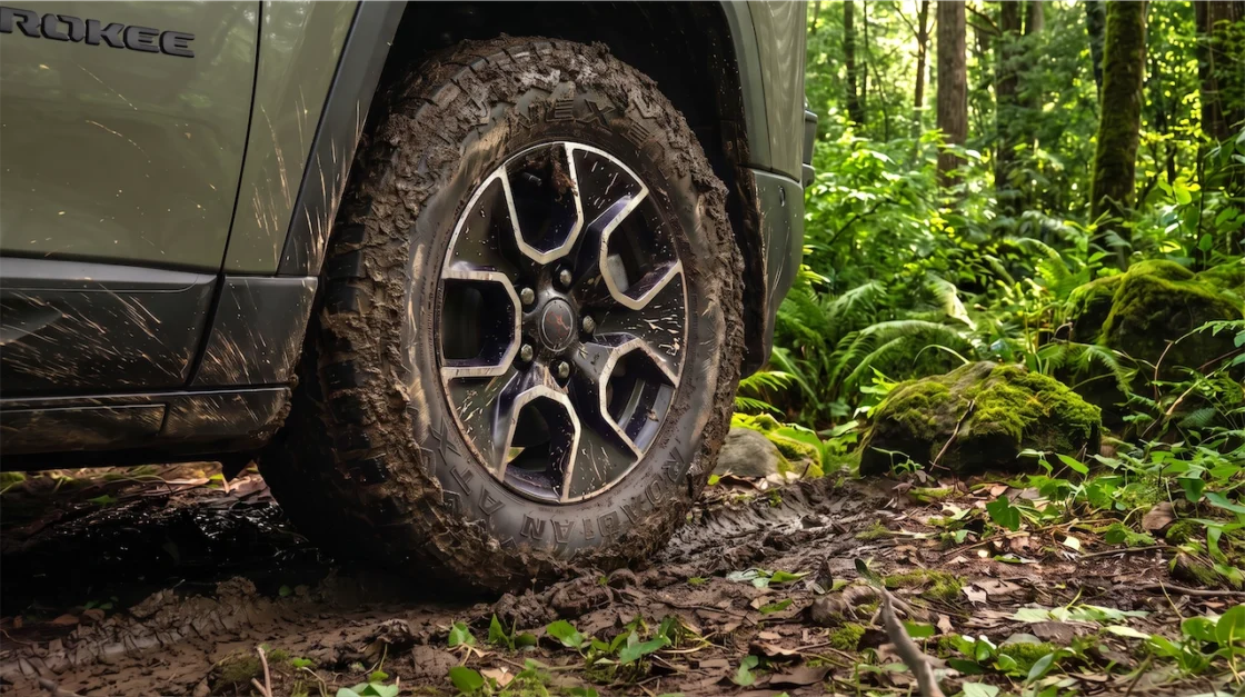 2027 Jeep Cherokee Trailhawk 17-inch wheel and Nexen Roadian ATX all-terrain tire