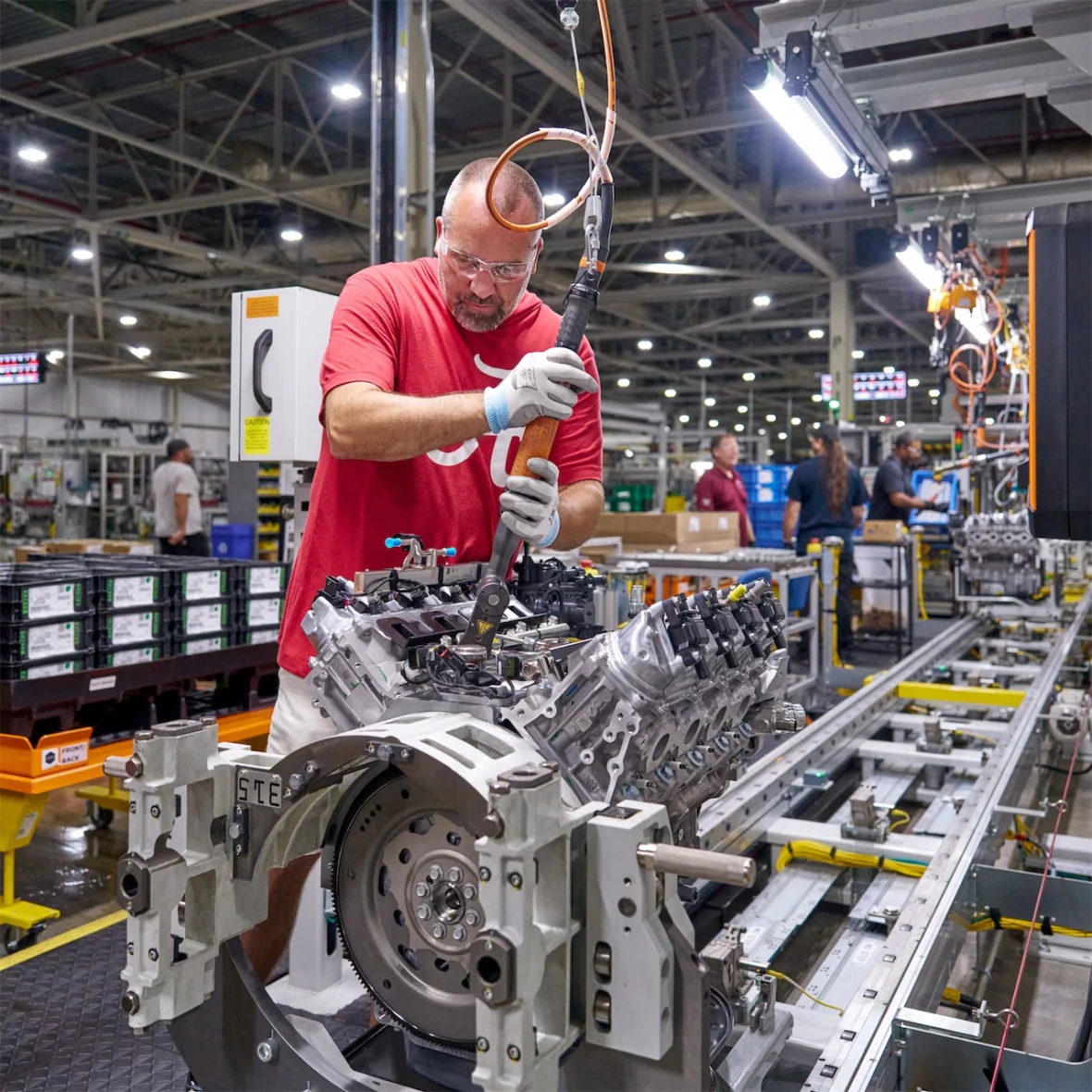 GM worker assembling a sixth-generation Small Block V8 for the 2027 Sierra 1500