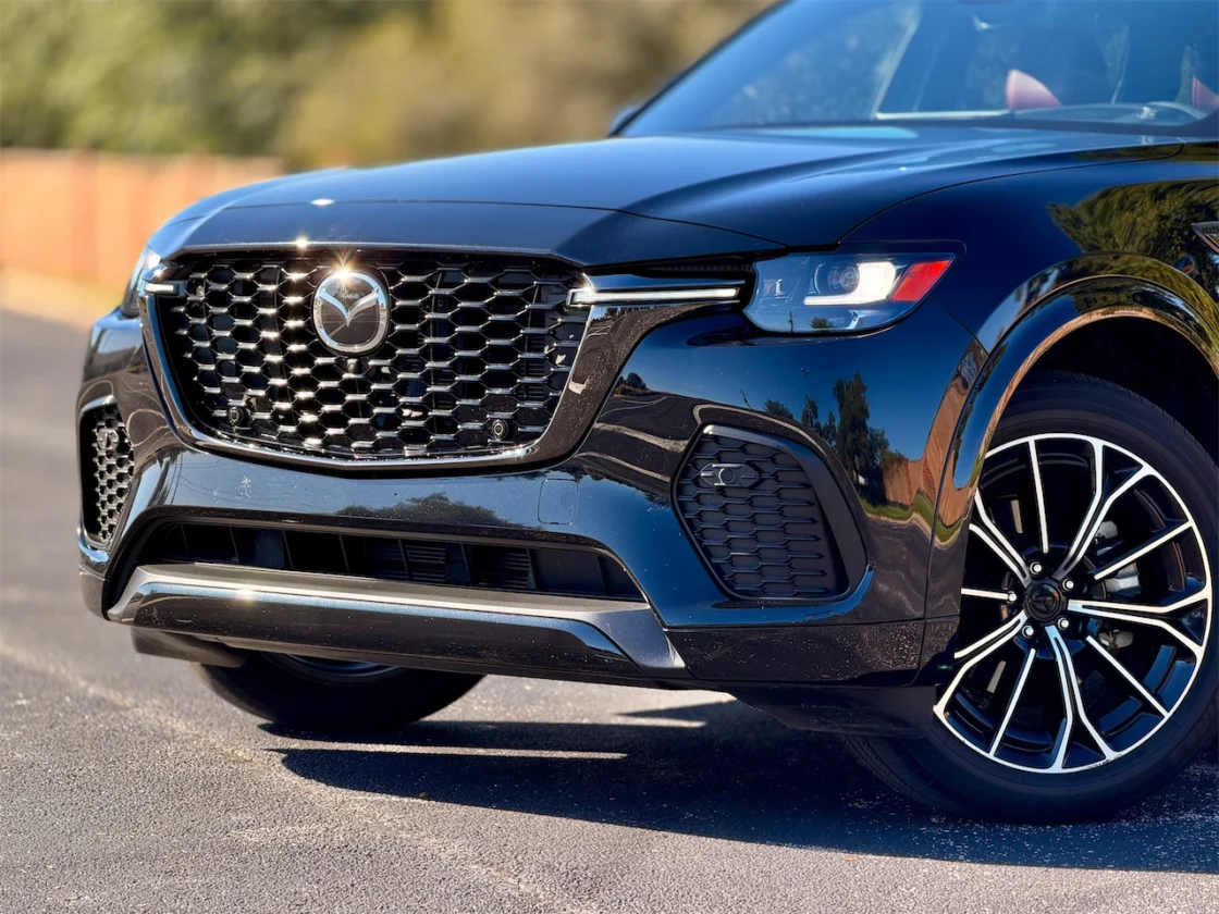 Front grille and wheel of the 2026 Mazda CX-70