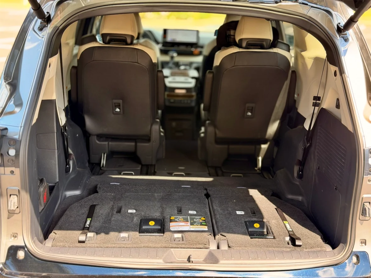 2026 Toyota Sienna Platinum AWD