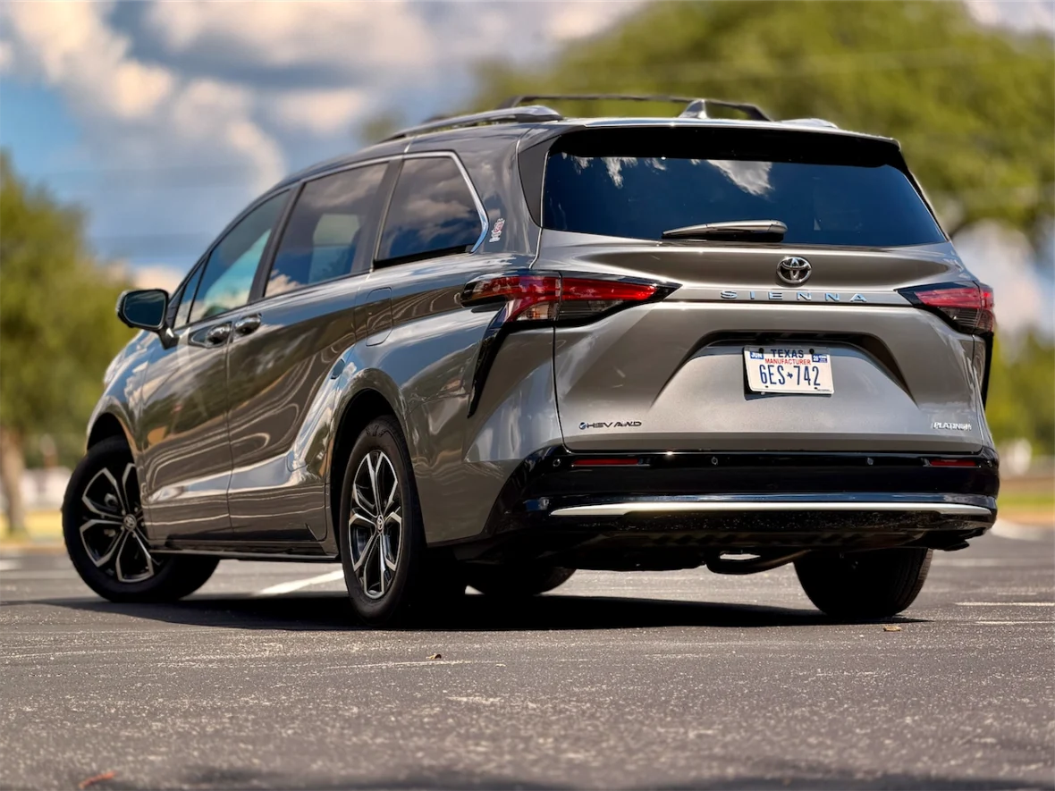 2026 Toyota Sienna Platinum AWD