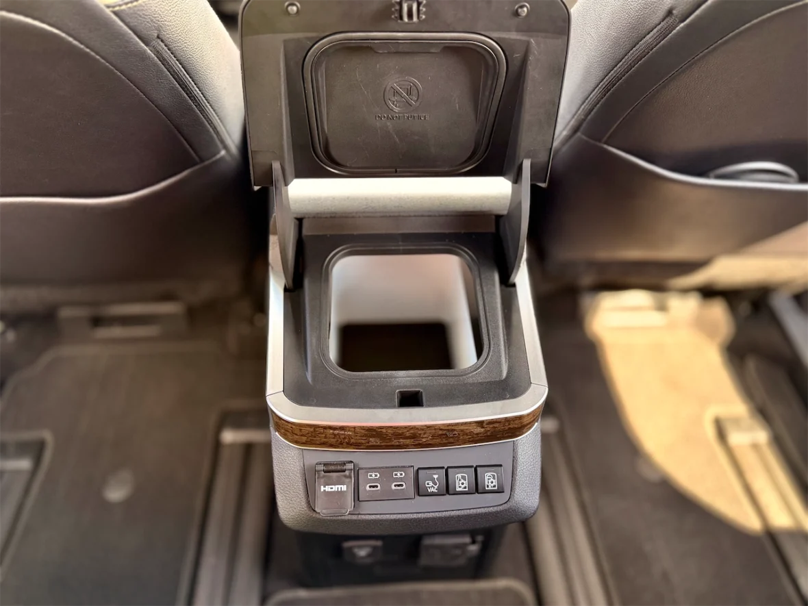 2026 Toyota Sienna Platinum AWD