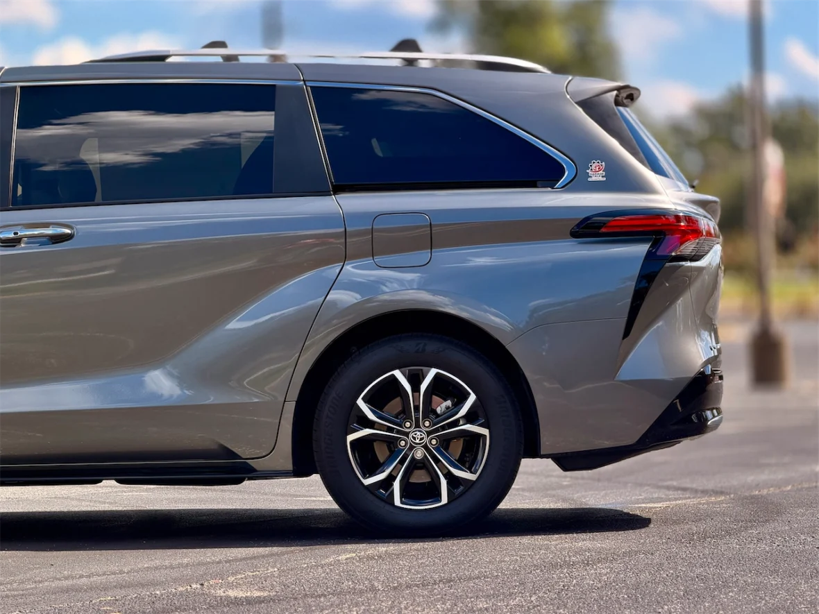 2026 Toyota Sienna Platinum AWD