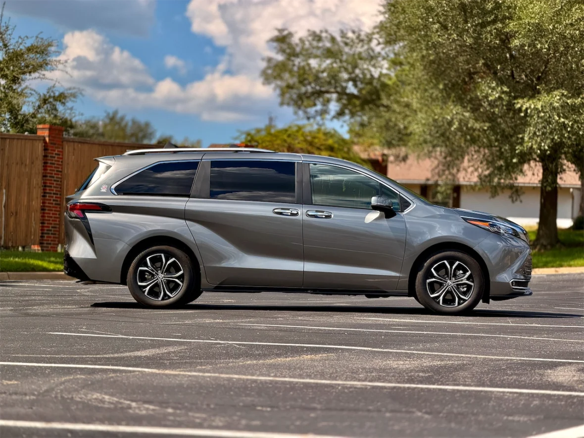 2026 Toyota Sienna Platinum AWD