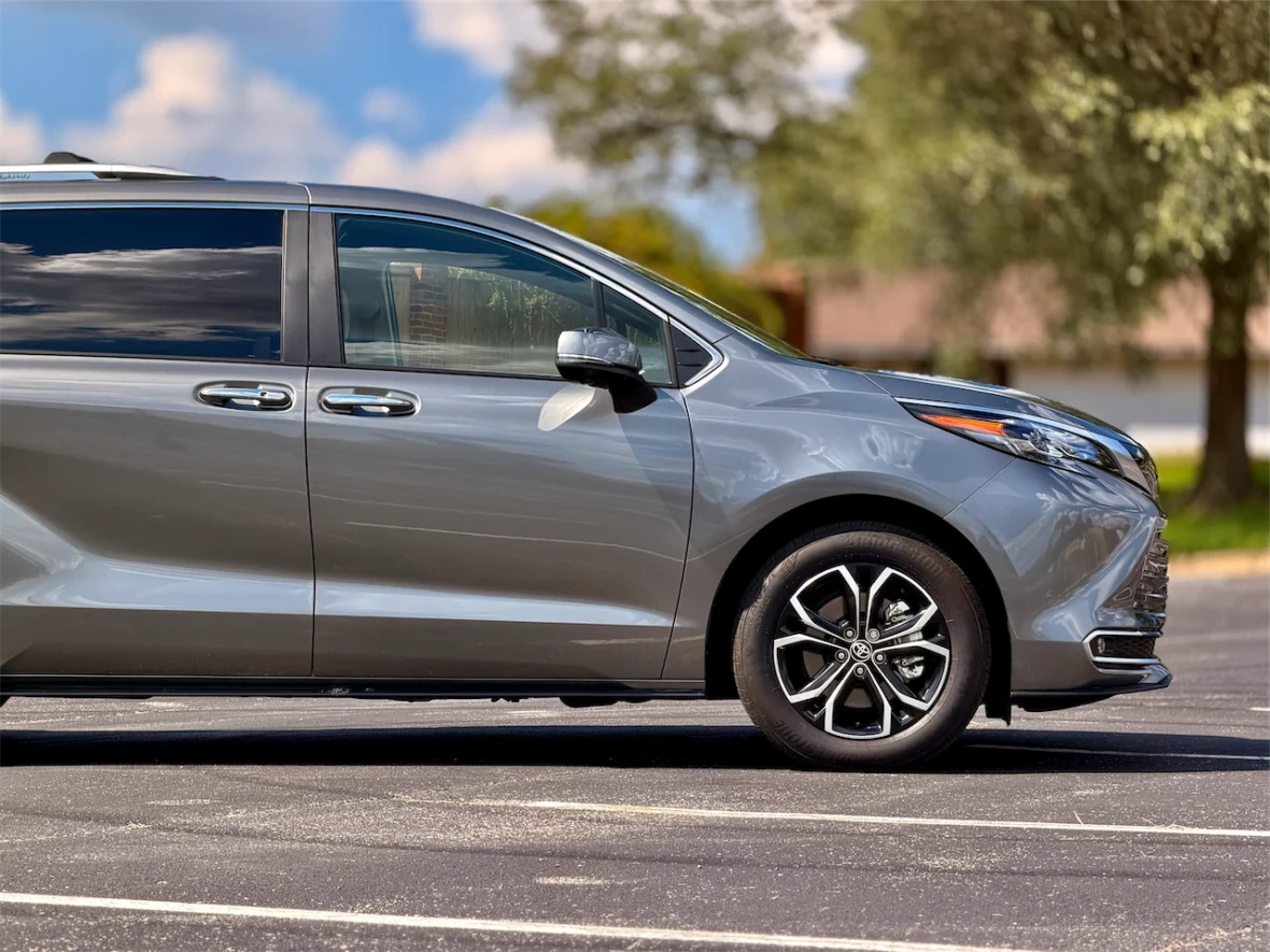 2026 Toyota Sienna Platinum AWD
