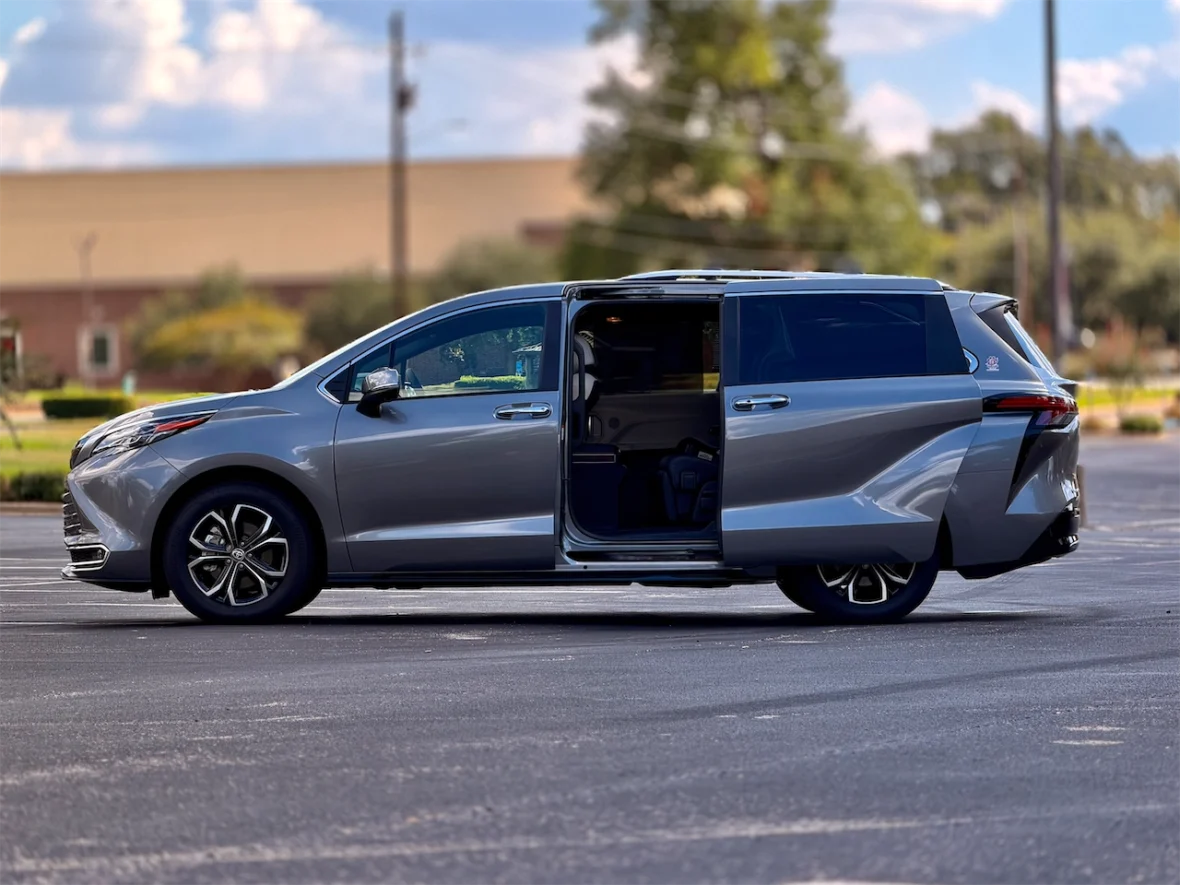 2026 Toyota Sienna Platinum AWD