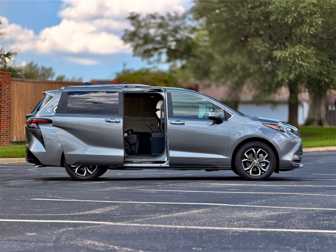 2026 Toyota Sienna Platinum AWD