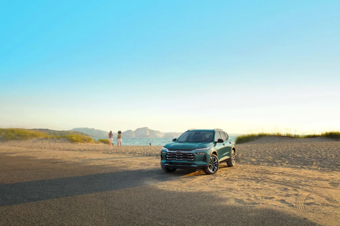2027 Chevrolet Trax ACTIV in Lagoon, front three-quarter view