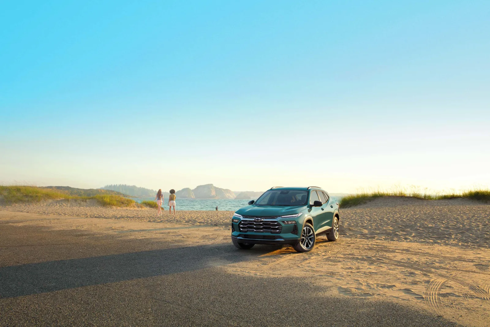 2027 Chevrolet Trax ACTIV in Lagoon, front three-quarter view
