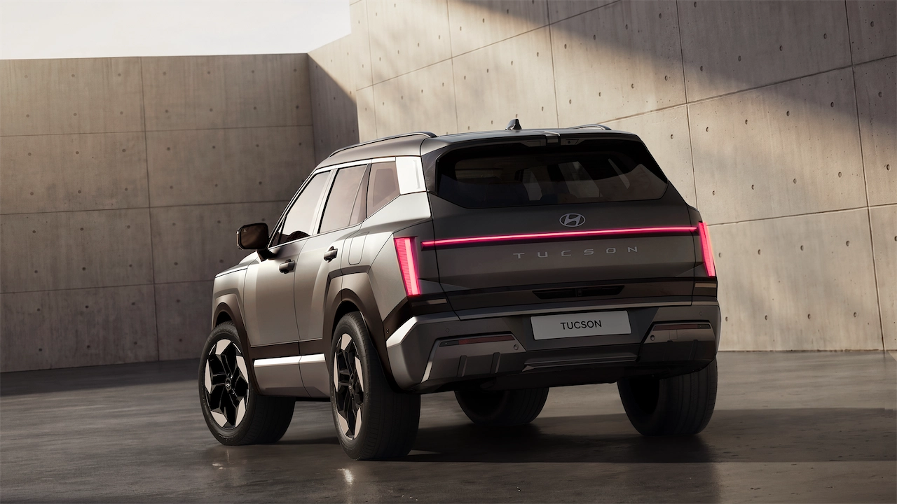 Rear three-quarter view of the 2027 Hyundai Tucson in the city