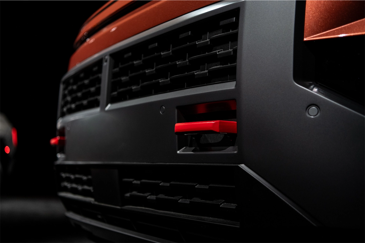 Tucson XRT PRO front fascia with red recovery hooks