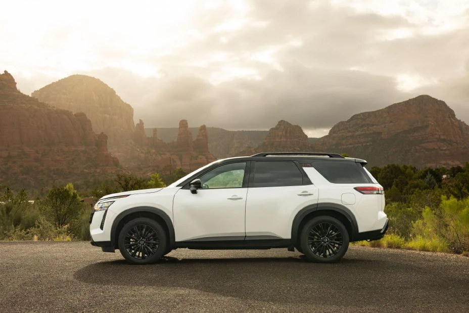 Side profile of the 2027 Nissan Pathfinder Special Edition in a canyon